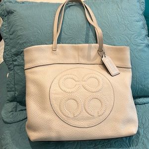 Coach large shoulder bag in excellent condition